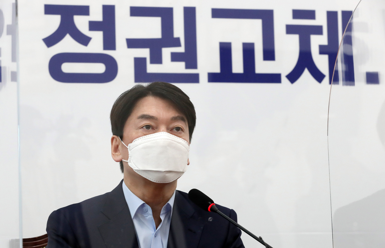 서울시장 출사표를 낸 안철수 국민의당 대표가 19일 오후 서울 여의도 국회에서 열린 야권단일화 관련 기자회견에서 “국민의힘 경선플랫폼을 야권 전체에 개방해달라”고 밝히고 있다. [이상섭 기자/babtong@heraldcorp.com]