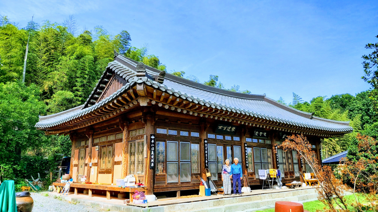 곡성 선산류씨 능호종가를 지키는 소탈한 풍모의 안주인들. [남도일보 제공]