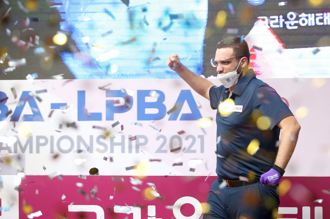 하비에르 팔라존이 우승이 확정되자 포효하고 있다. [PBA 제공]