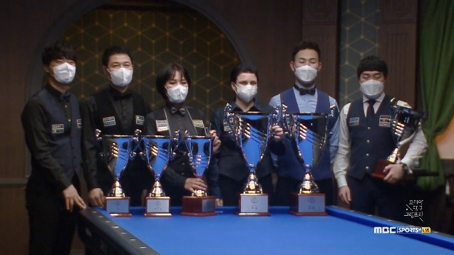 남자 개인전 공동 3위 김행직, 준우승 허정한, 여자 개인전 준우승 스롱 피아비, 여 우승자 테레사 클롬펜하우어, 남 우승자 최완영, 공동 3위 김준태(이상 왼쪽부터) [MBC 스포츠플러스 화면 캡처]