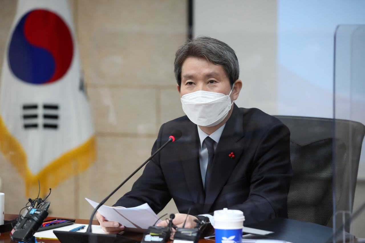 Unification Minister Lee In-young speaks during a press conference in Seoul. (Yonhap)