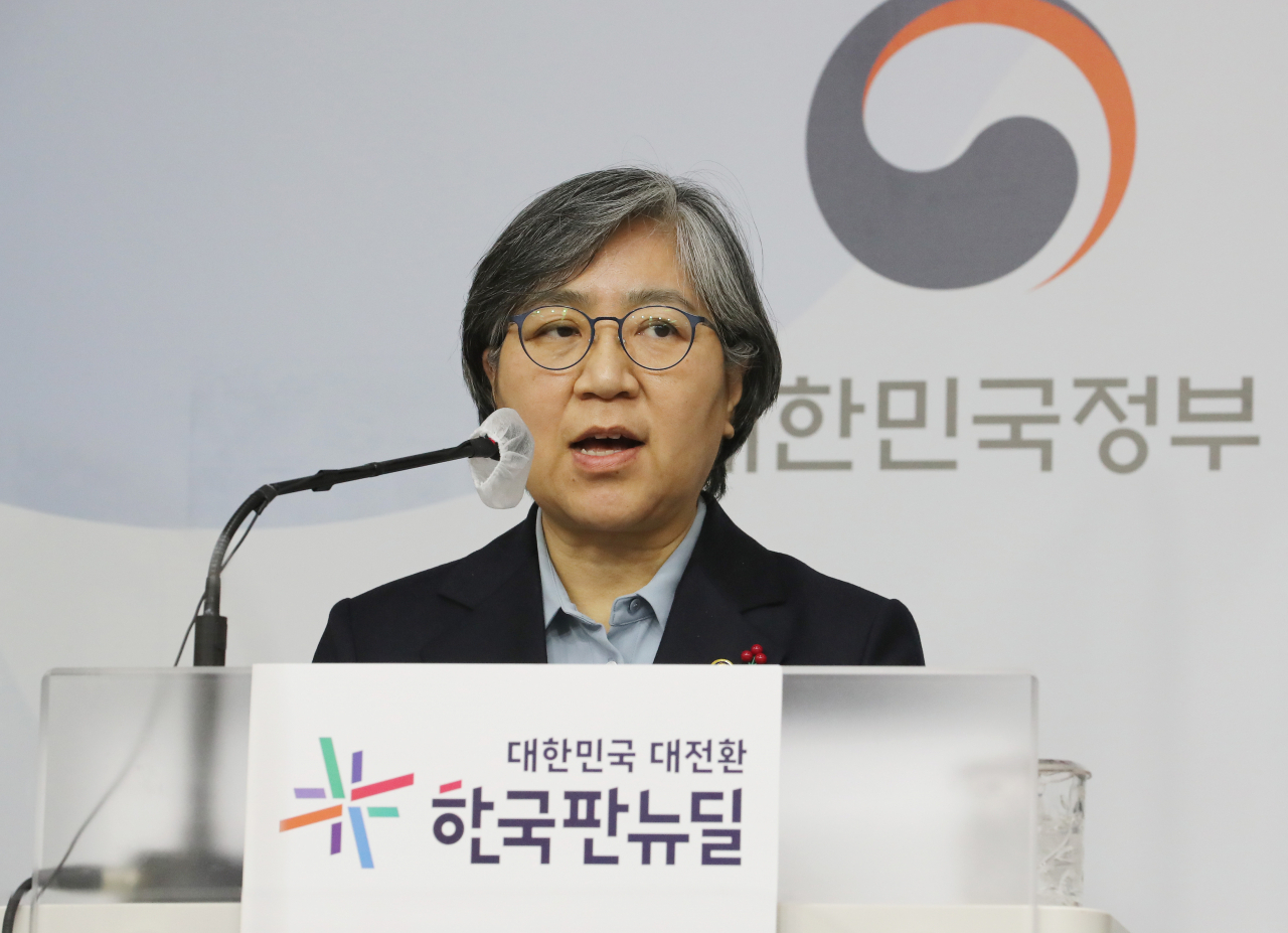 정은경 질병관리청장이 25일 오후 세종시 정부세종청사에서 열린 2021년 보건복지부-식품의약품안전처-질병관리청 업무계획 발표에 참석해 질병관리청 계획을 발표하고 있다. [연합]