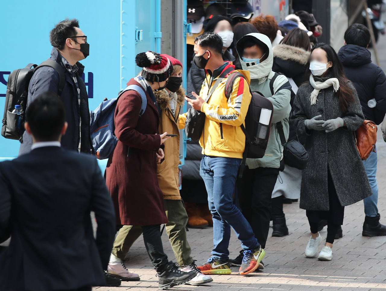 서울 중구 명동거리의 외국인 관광객들. [연합뉴스]