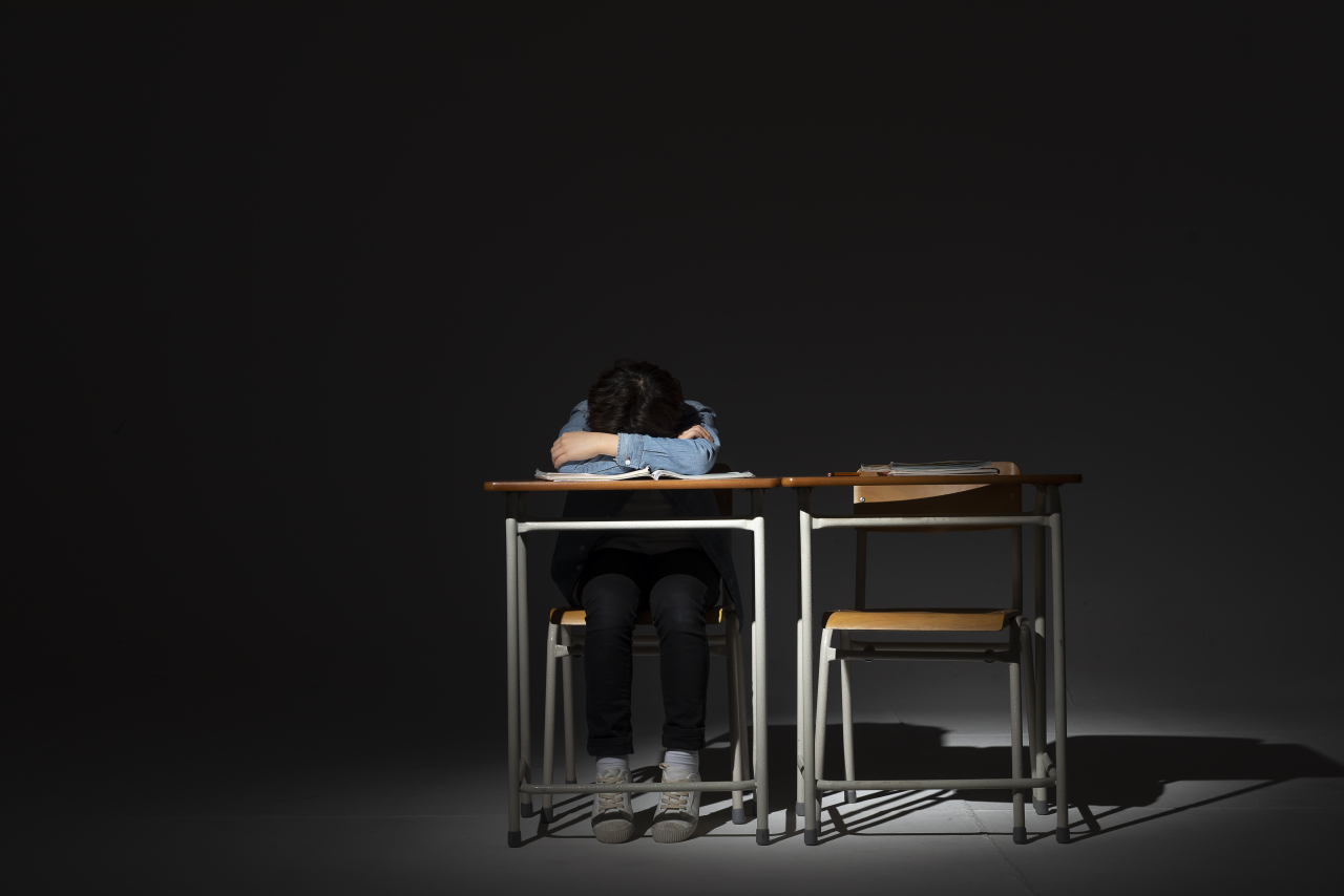 책상에 엎드린 학생 모습. 사진은 기사와 직접적 관련 없음.[아이클릭아트]