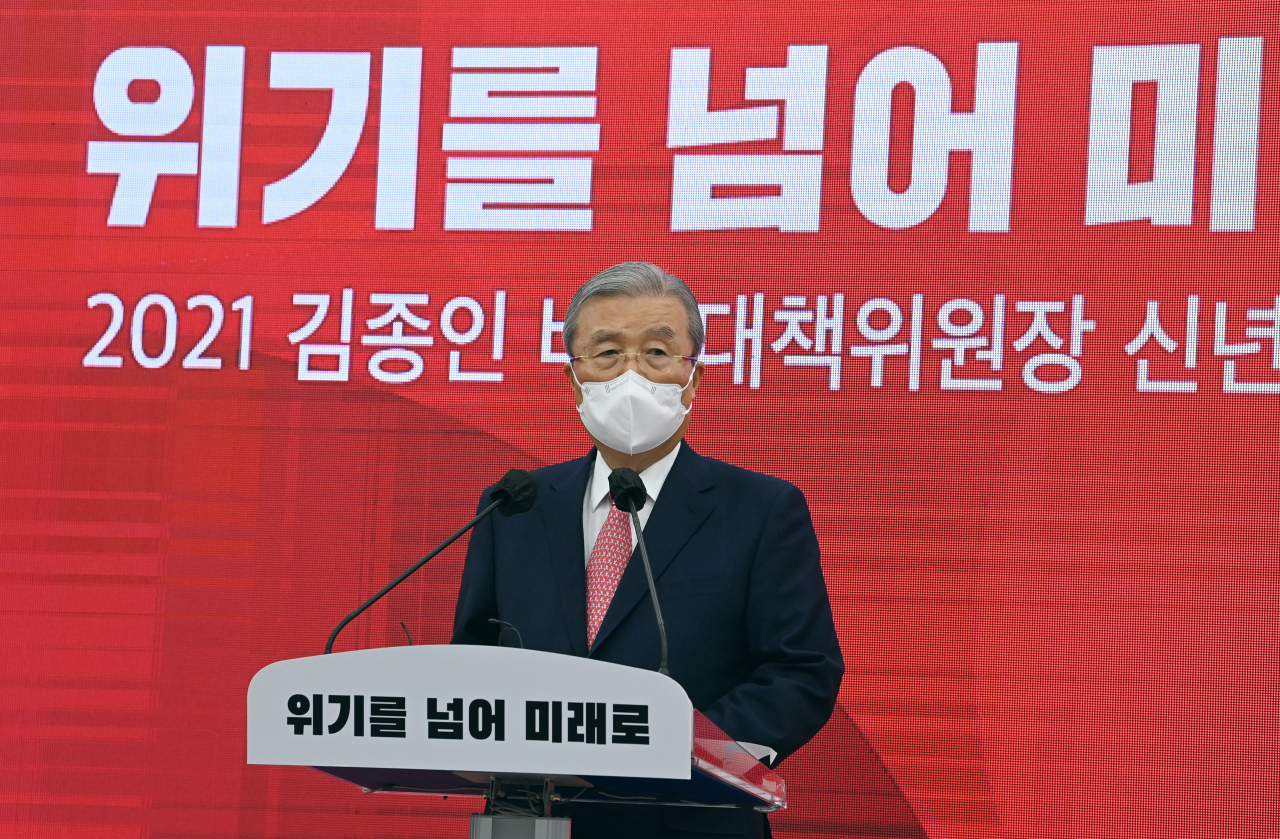 김종인 국민의힘 비상대책위원장이 27일 오전 국회에서 신년 기자회견을 열고 우리나라를 4차 산업혁명 시대의 ICT(정보통신기술) 강국으로 탈바꿈시키는 데 앞장서겠다는 새해 비전을 밝히고 있다. [이상섭 기자/babtong@heraldcorp.com]