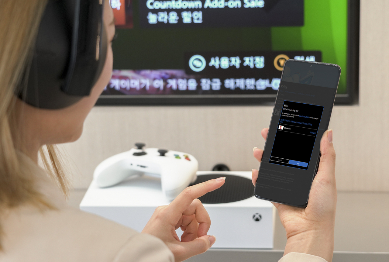 SKT 고객은 지난 27일부터 마이크로소프트 스토어에서 게임 및 콘텐츠 등 결제 시, 별도의 수수료 없이 휴대폰을 통해 직접 결제할 수 있다.