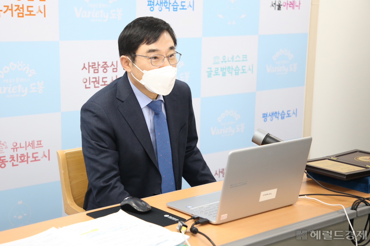 이동진 도봉구청장이 ‘지속가능발전에 있어서 지방정부의 대응 방안’에 대한 의견을 밝히고 있다.