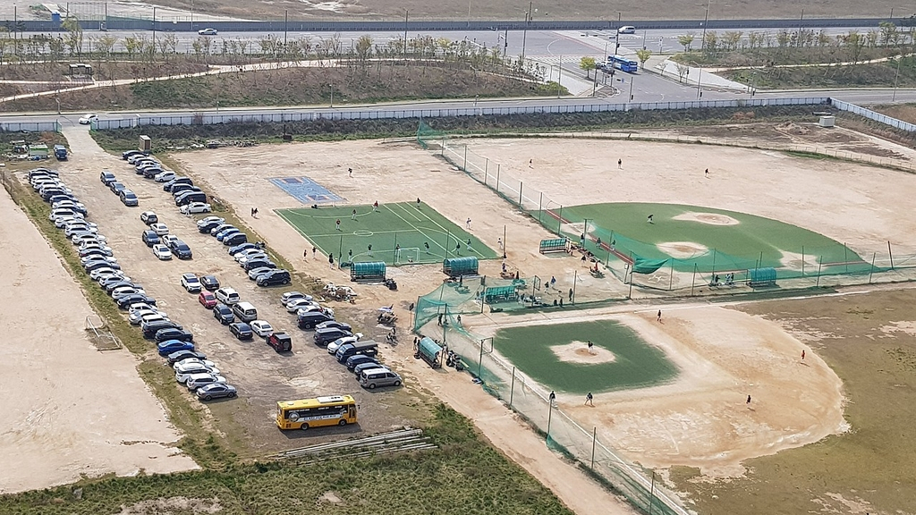 세금이 면제된 병원 건립 예정지 8만5000㎡ 규모를 목적에 맞지 않게 사설 야규장읋 사용한 연세대 인천 송도 부지 전경.