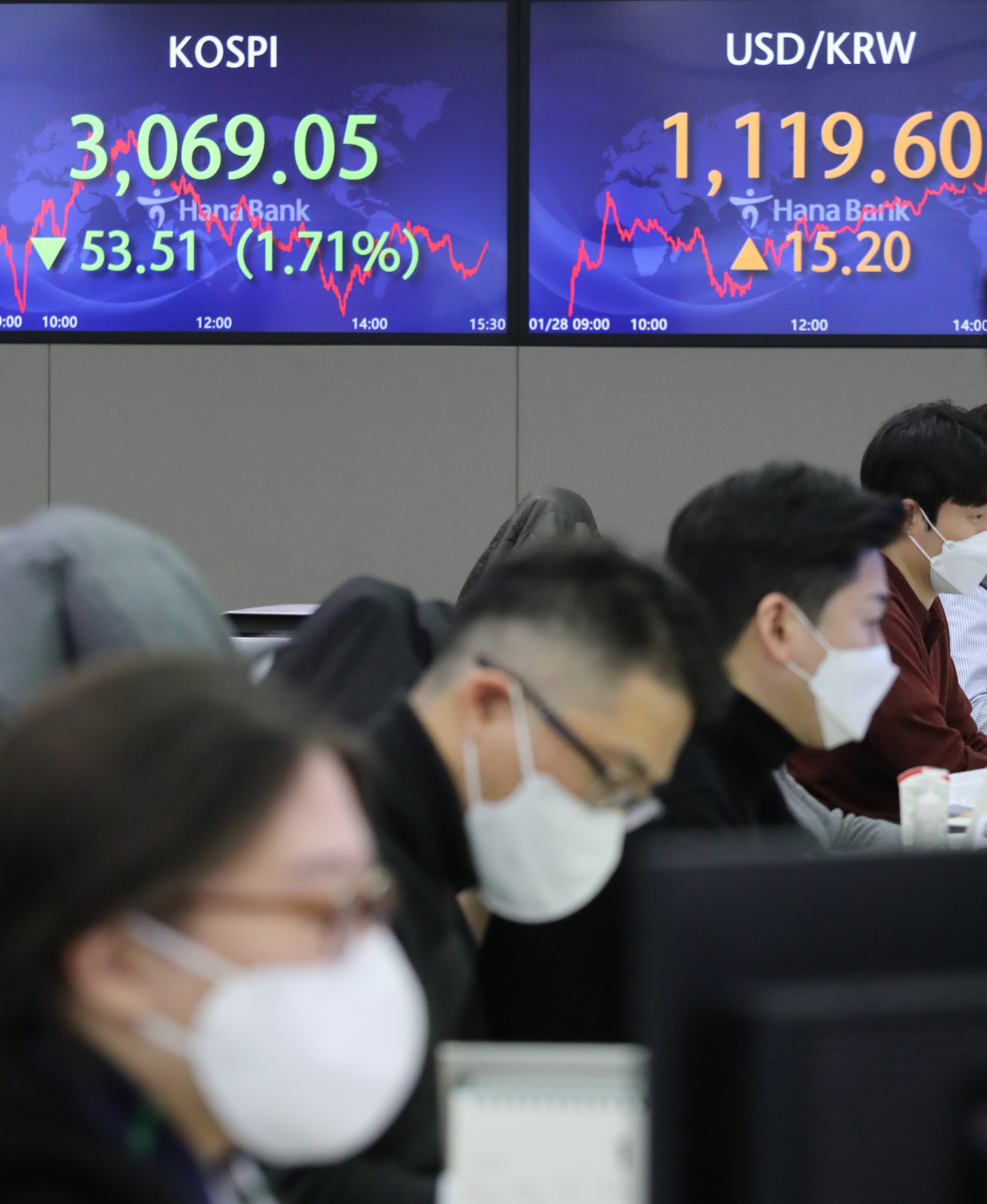 28일 명동 하나은행 본점 딜링룸 모습. 연합뉴스