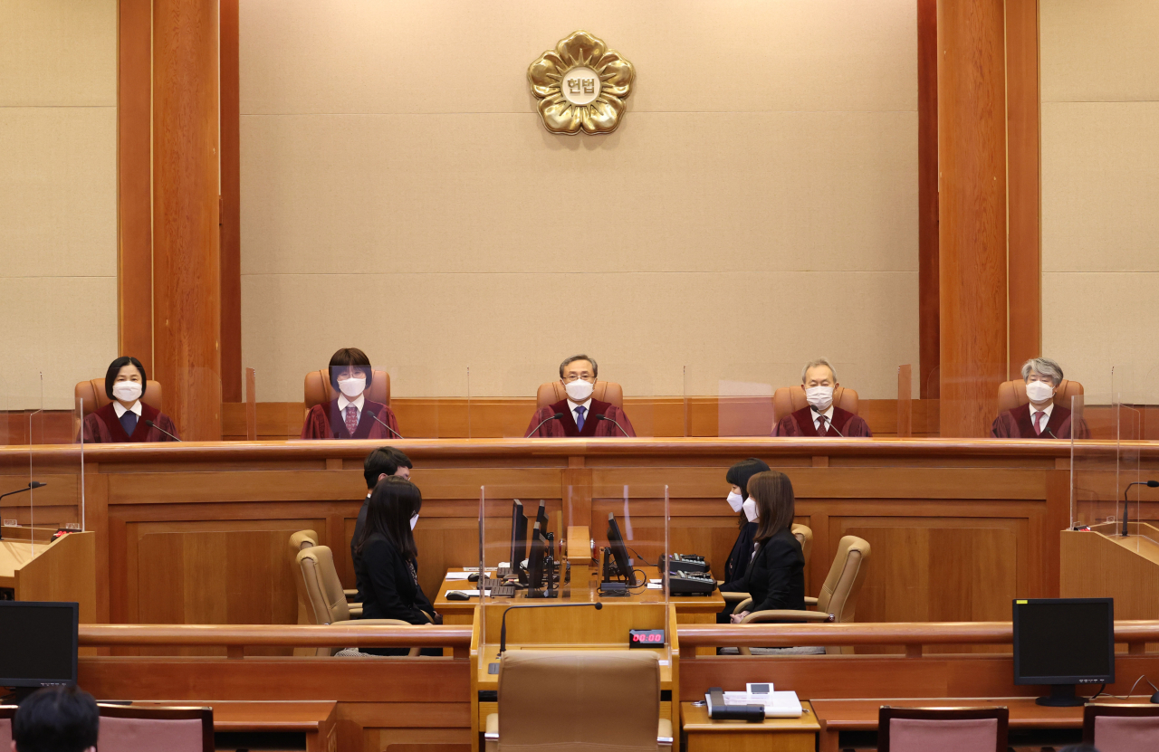 유남석 헌법재판소장(가운데)과 헌법재판관 모습. [연합]