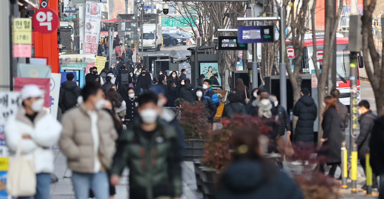 시민들로 붐비는 강남역 주변. [연합]