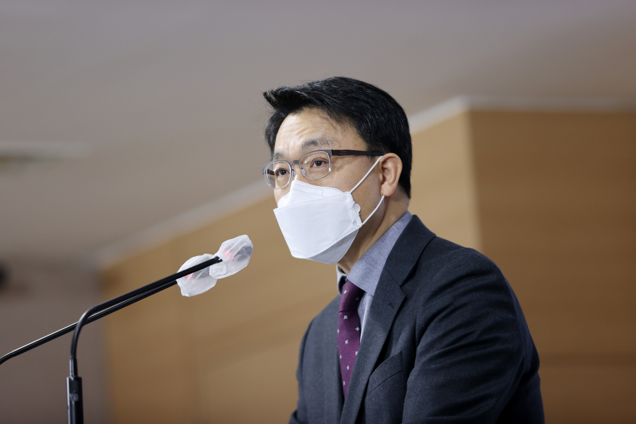 김진욱 고위공직자범죄수사처 처장이 28일 오후 정부서울청사 브리핑실에서 차장과 수사처 검사 인선 등에 관한 입장 발표를 하고 있다. [연합]