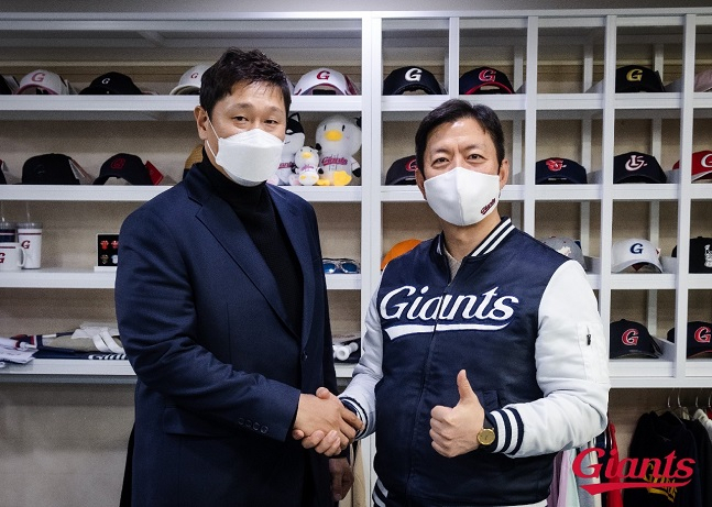 이대호가 롯데와 2년 총액 26억원의 자유계약선수(FA) 계약을 맺었다. [롯데 자이언츠 제공]