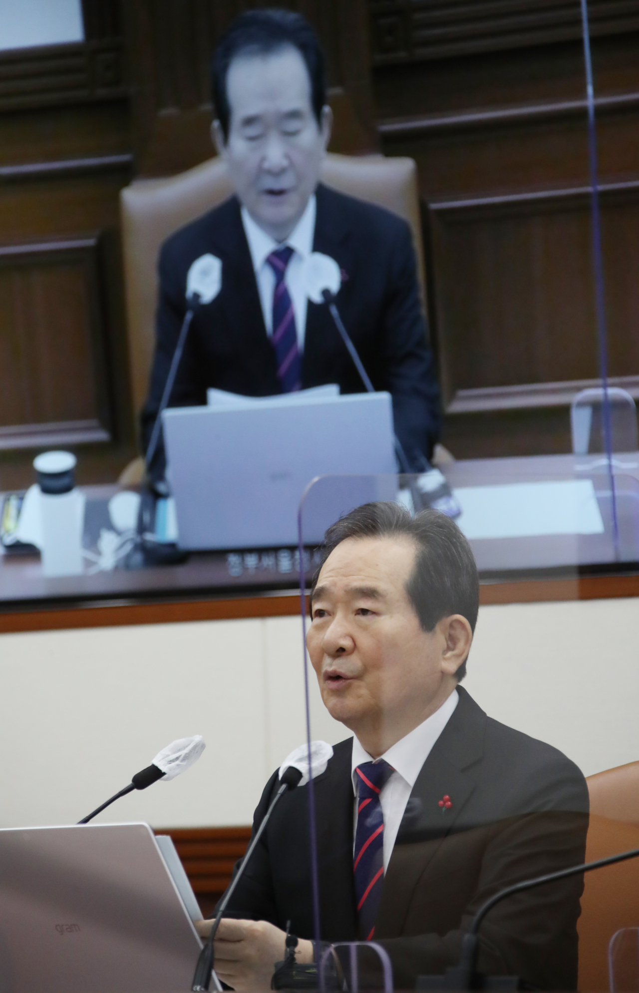 정세균 국무총리가 29일 정부서울청사에서 열린 코로나19 백신 치료제 상황점검회의를 주재하고 있다. ［연합］