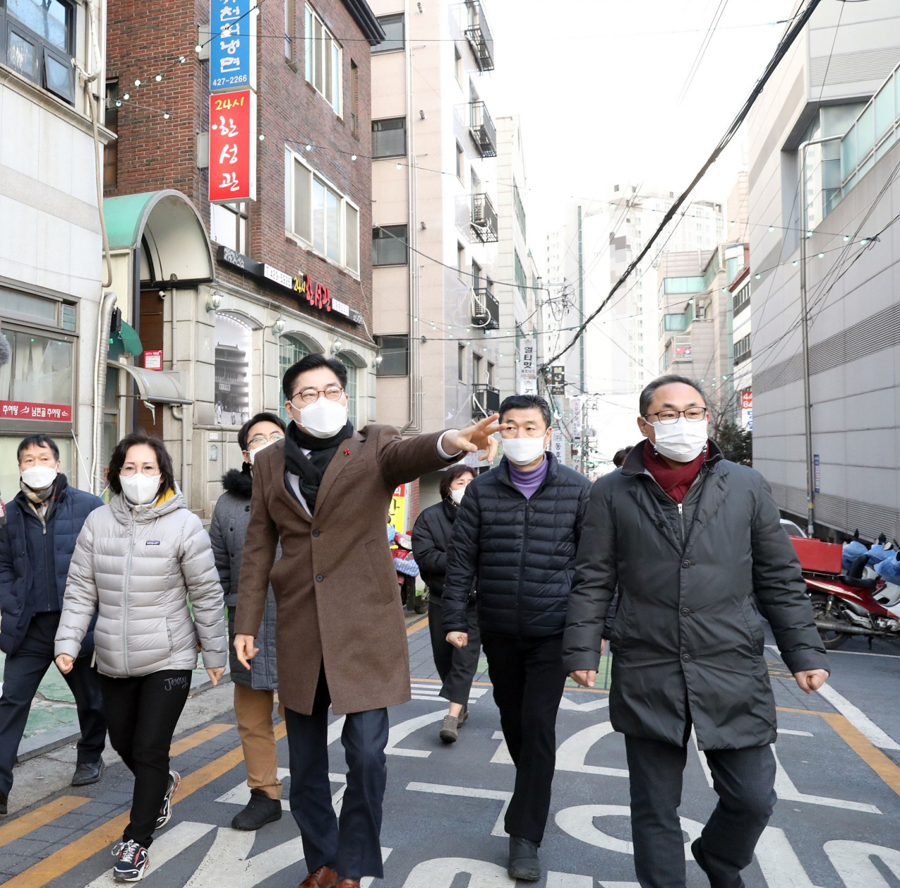 명일역 먹자골목 특화거리 라운딩. [강동구 제공]