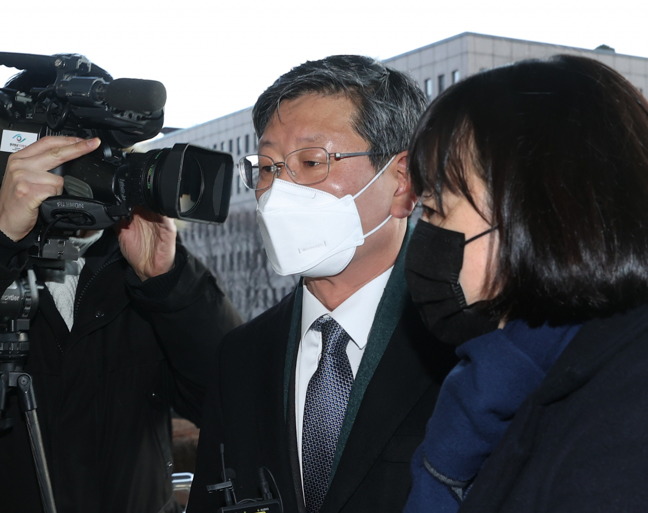 이용구 법무부 차관이 29일 오전 정부과천청사 법무부로 들어서고 있다.[연합]