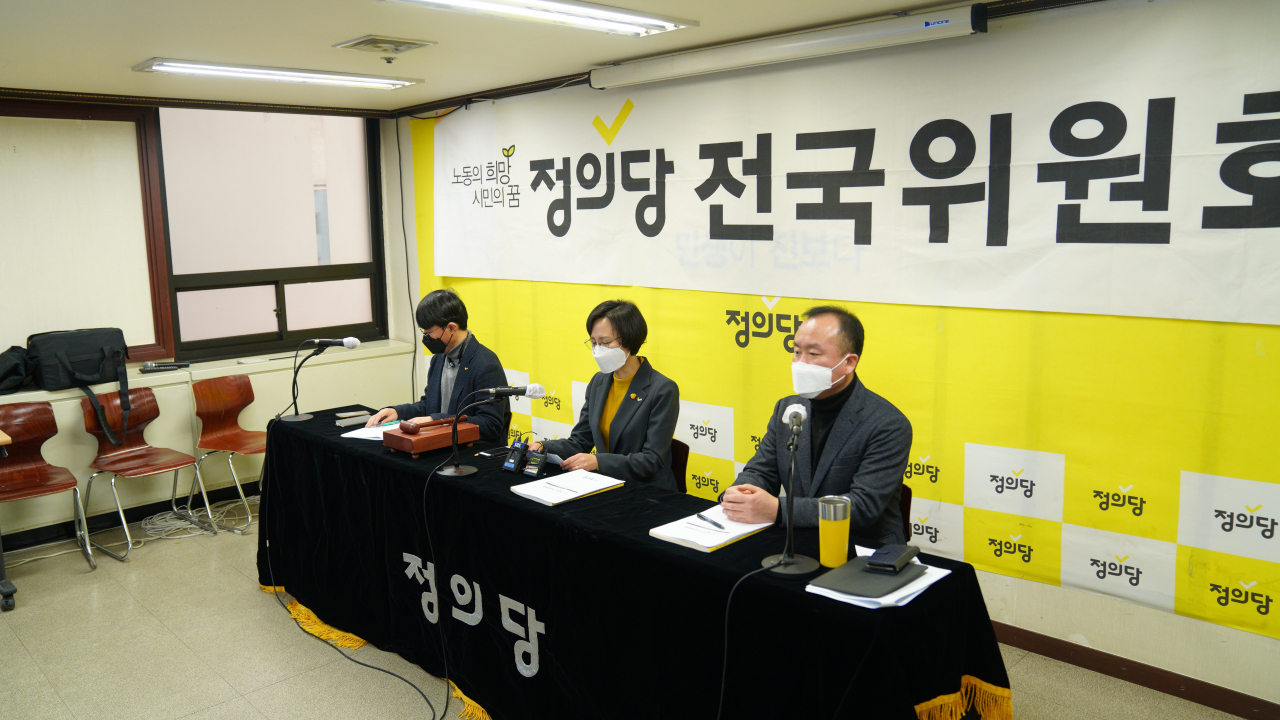 강은미 원내대표를 비롯한 정의당 지도부가 지난달 30일 오후 전국위원회를 열고 당 사태 수습 방안을 논의하고 있다. [정의당 제공]