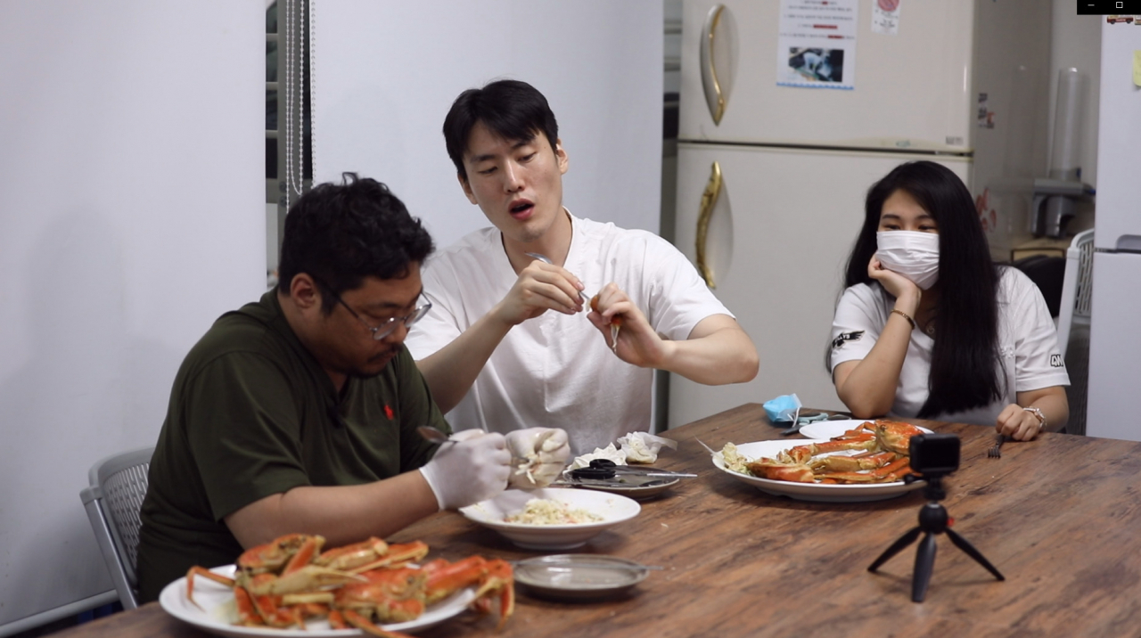 수산물을 전문적으로 다루는 인어교주해적단 [사진제공=더파이러츠]