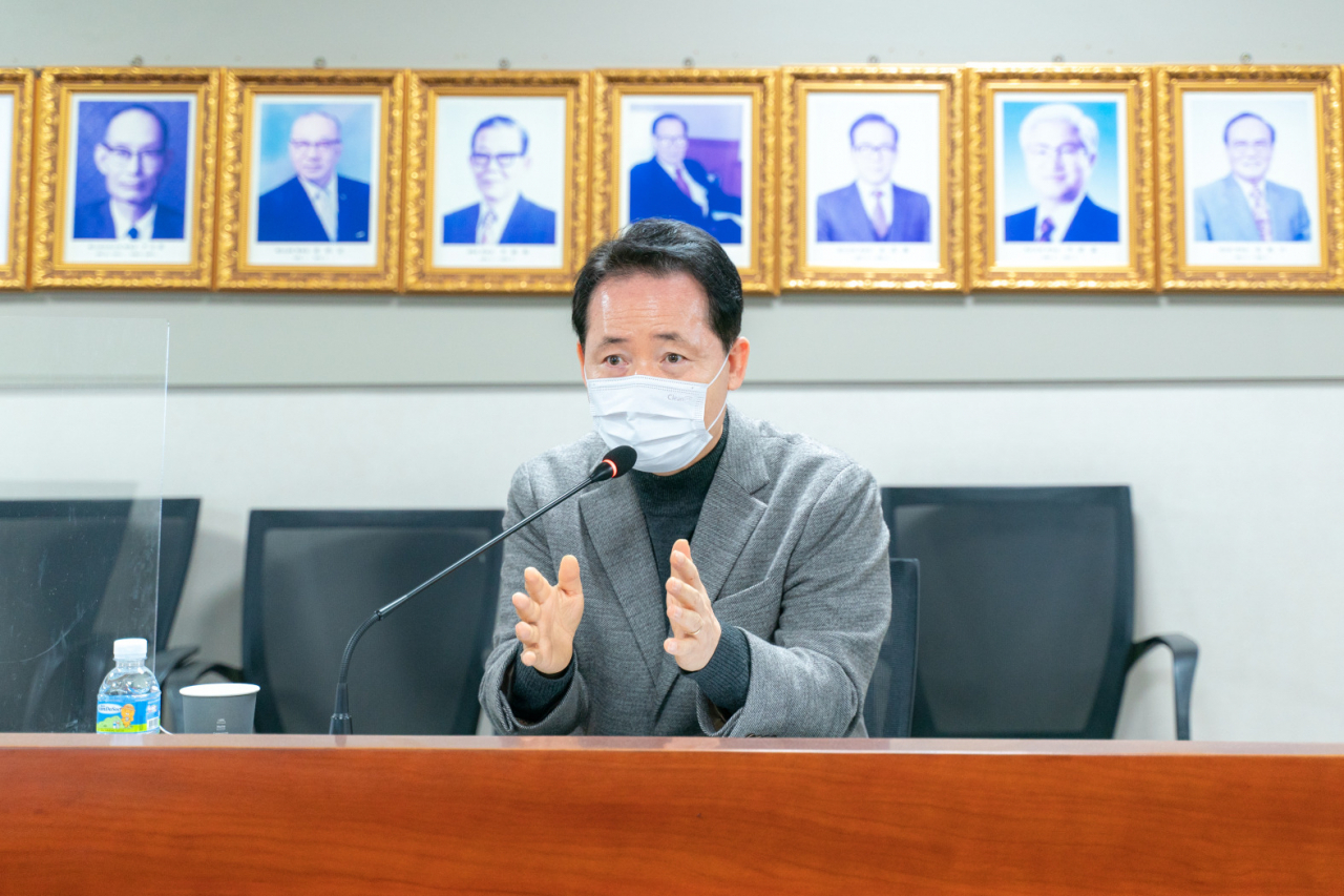조율래 한국과학창의재단 이사장이 전문위원회에 사업관리체계 고도화 노력에 대한 설명을 하고 있다.[한국과학창의재단 제공]