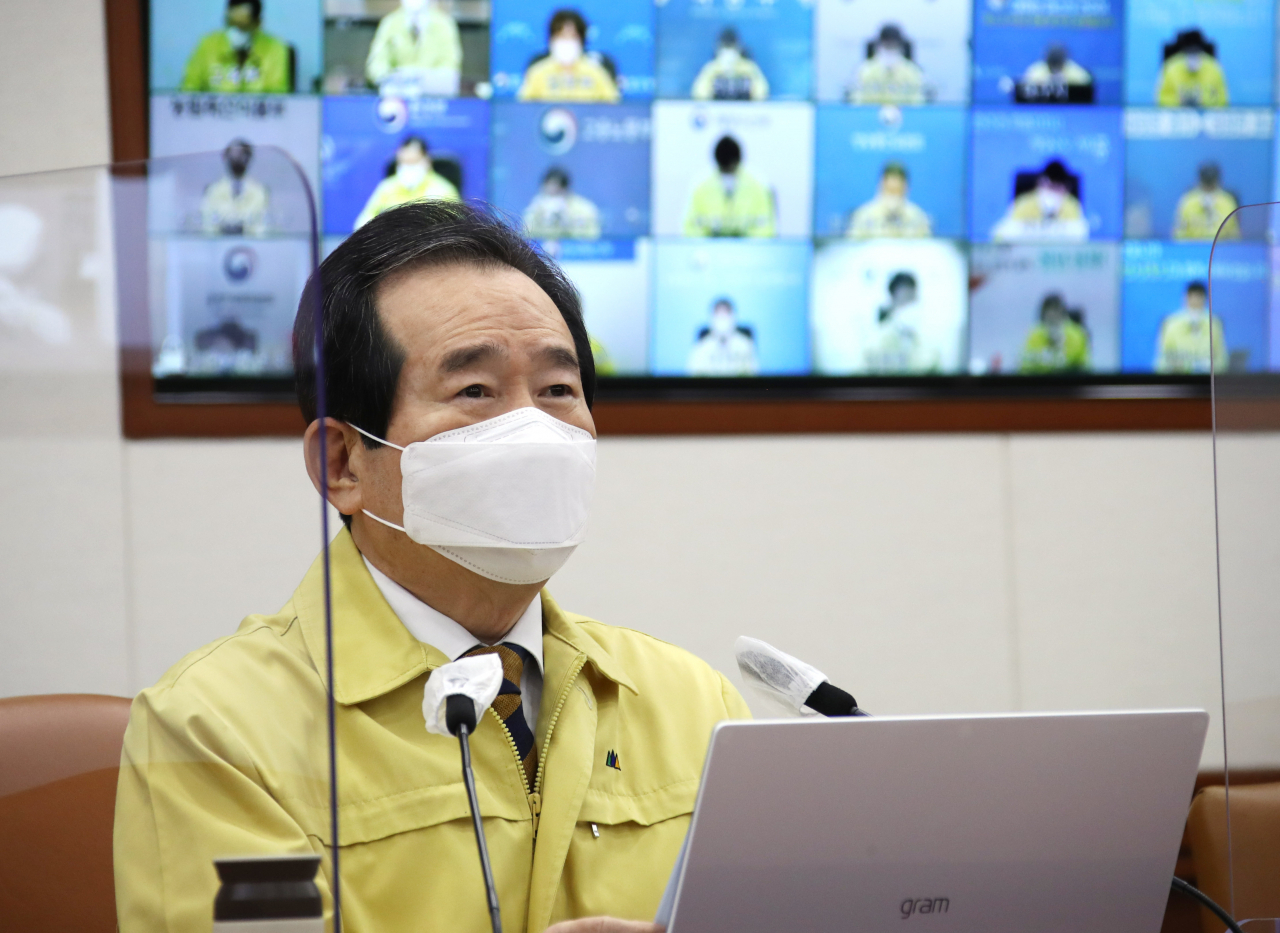 정세균 국무총리가 1일 오전 정부서울청사에서 열린 코로나19 대응 중앙재난안전대책본부 회의를 주재하고 있다.［연합］