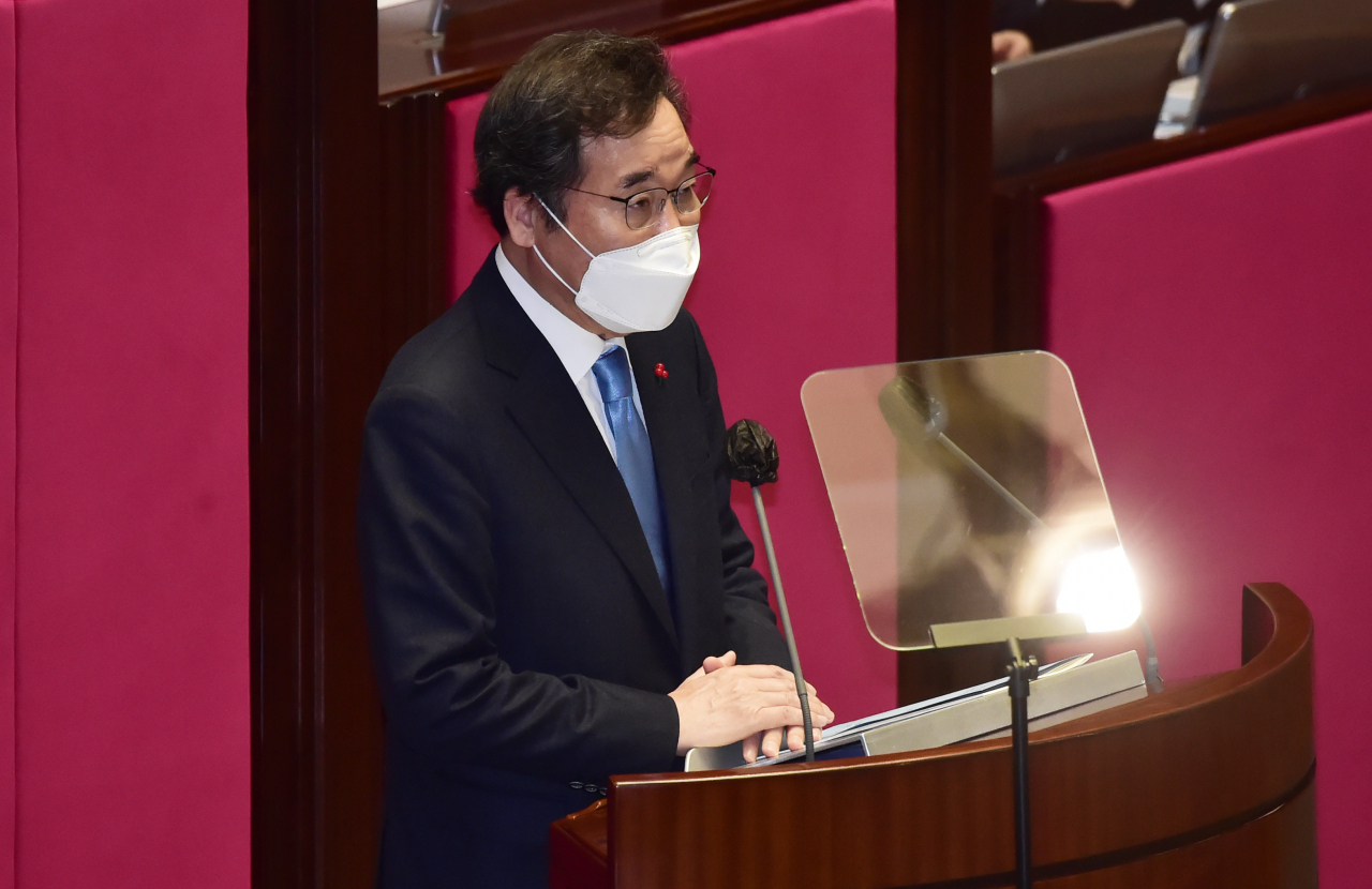 이낙연 더불어민주당 대표가 2일 오전 국회 본회의에서 교섭단체 대표연설을 하고 있다. 이상섭 기자