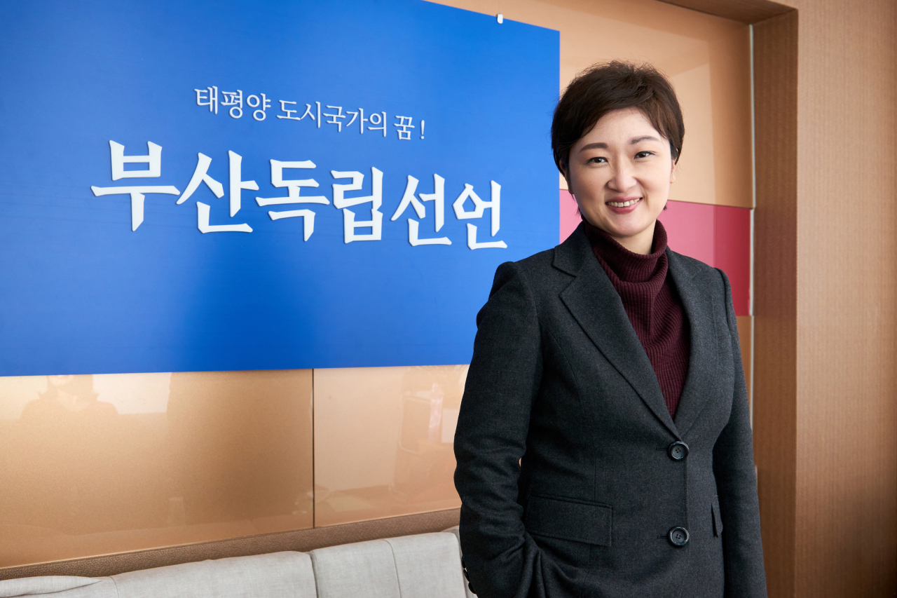 국민의힘 소속 이언주 부산시장 보궐선거 예비후보가 지난 1일 부산 부산진구 소재 선거사무실에서 헤럴드경제와 인터뷰를 하고 있다. [이언주 캠프 제공]