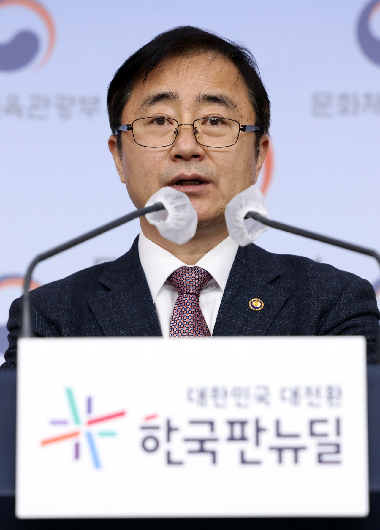 오영우 문체1차관이 2일 정부서울청사 언론브리핑룸에서 대국민 업무보고를 하고 있다.