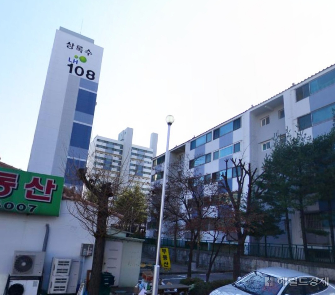 안산 상록수역이 GTX-C노선 회차에 활용될 수 있다는 보도가 나가고 난 뒤, 인근 본오주공아파트 매물이 모두 거둬들여지는 현상이 나타났다. [사진=네이버지도 로드뷰 갈무리]