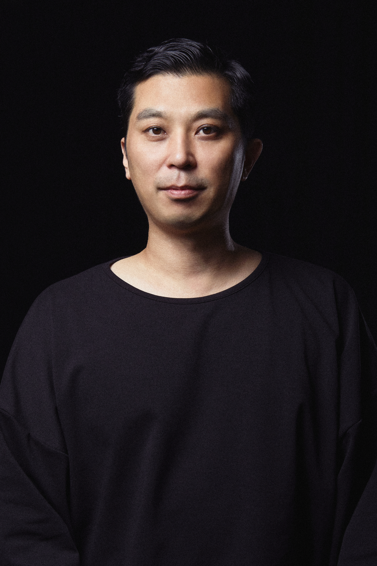 '스위트홈' 이응복 감독은 크리처물이라는 새로운 소재와 장르에 도전해 새로운 성공신화를 만들었다는 평가를 받고 있다.