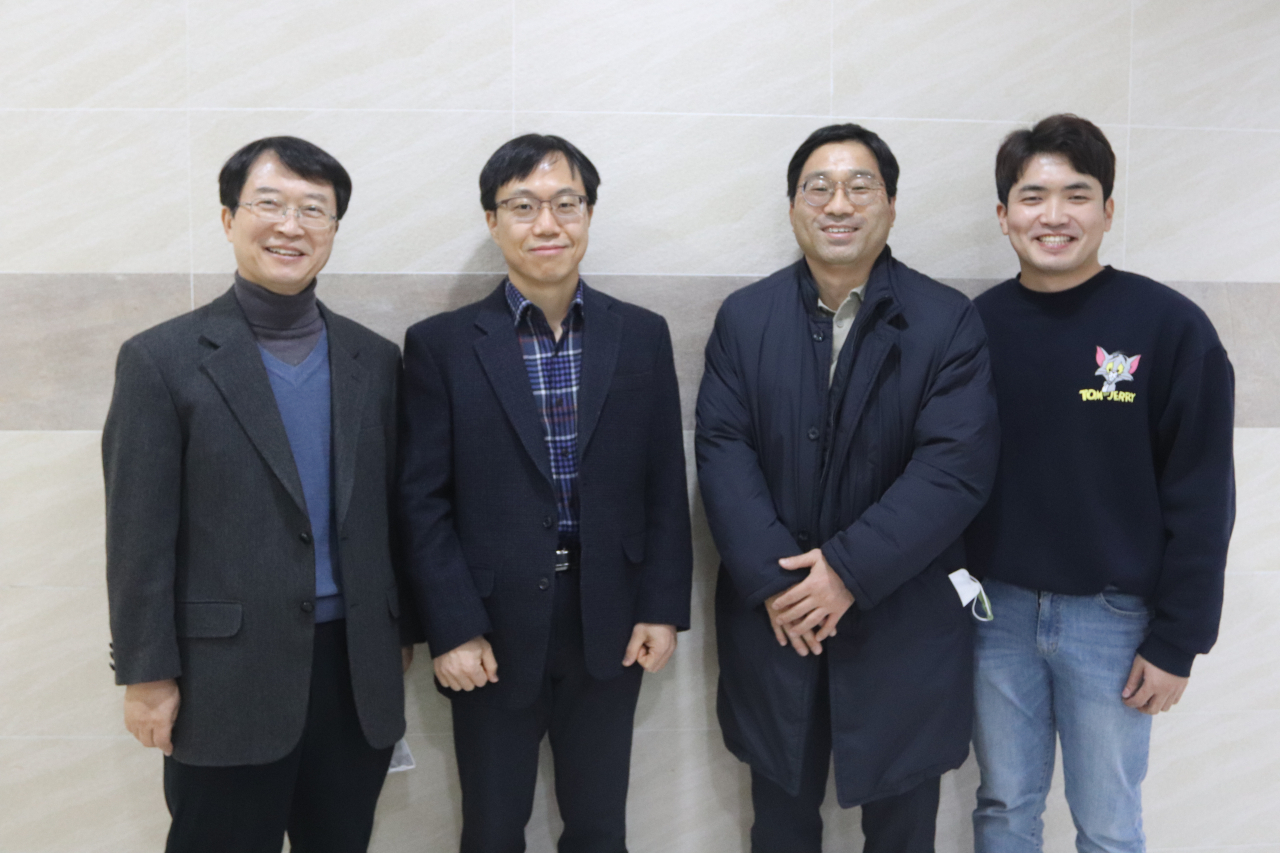 왼쪽부터 이재석 교수, 이주형 교수, 박찬호 교수, 김도형 박사과정생.[GIST 제공]