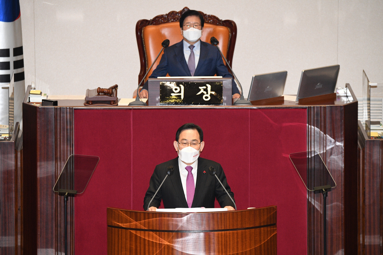 주호영 국민의힘 원내대표가 3일 오전 국회에서 열린 본회의에서 교섭단체대표연설을 하고 있다. 이상섭 기자/