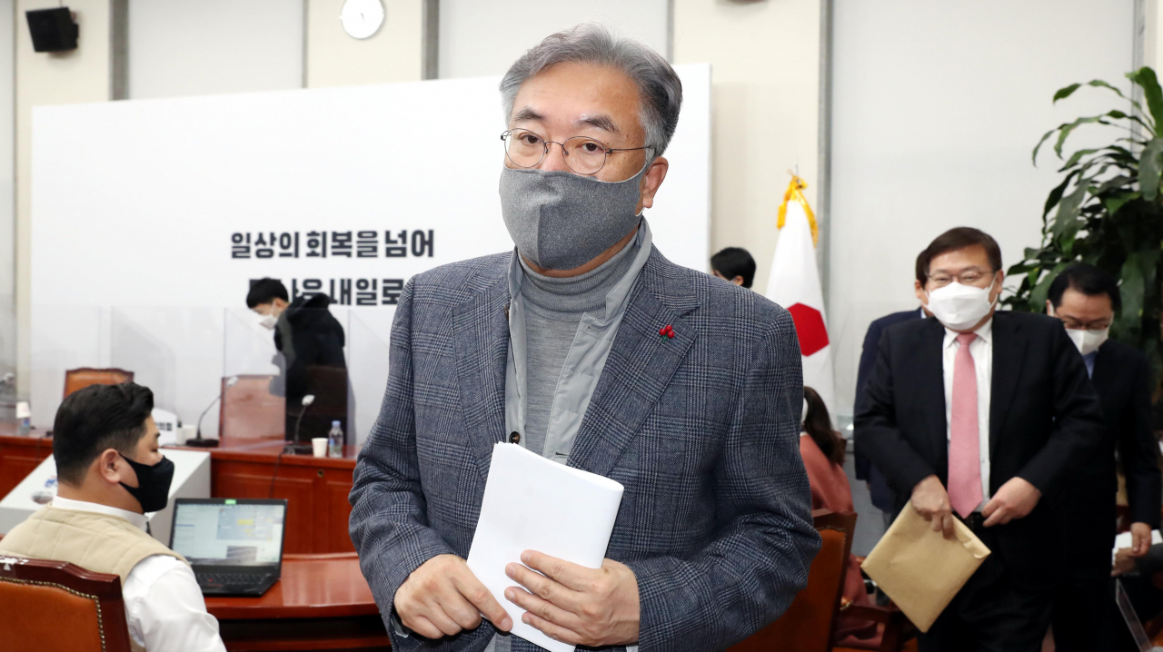정진석 국민의힘 공천관리위원장과 위원들이 국회에서 면접심사 결과를 발표한 뒤 자리를 떠나고 있다. [이상섭 기자/babtong@heraldcorp.com]
