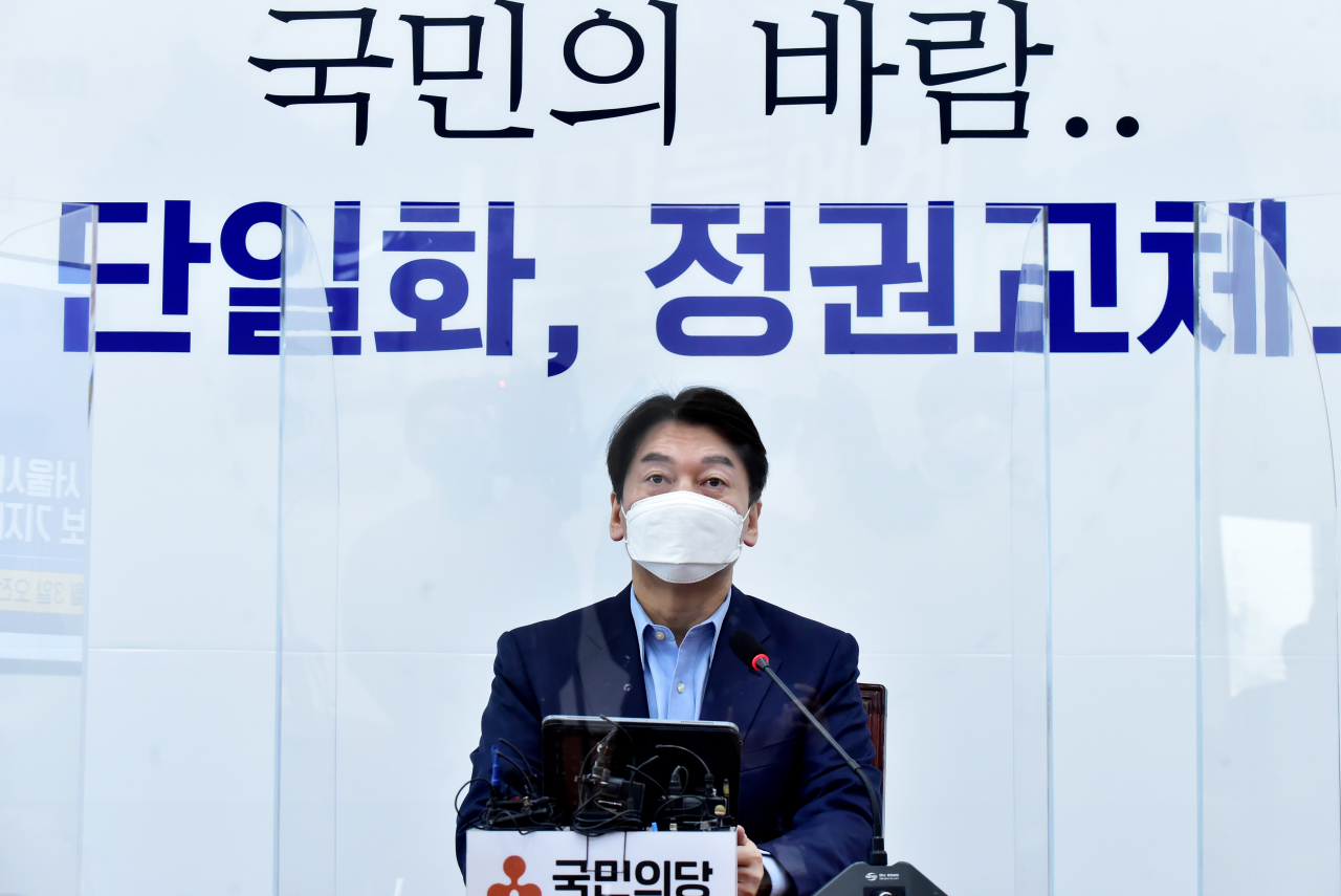 안철수 국민의당 대표가 3일 국회에서 열린 서울시장 보궐선거 예비후보 기자간담회에서 "금태섭 후보뿐 아니라 문재인 정권을 심판하고 정권 교체에 동의하는 모든 범야권 후보들이 함께 모여 1차 단일화를 이룰 것을 제안한다"고 말하고 있다. 이상섭 기자