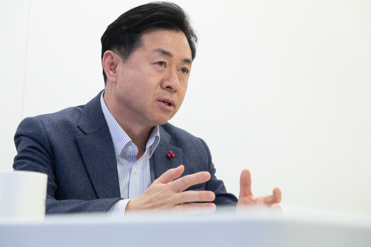 김영춘 더불어민주당 부산시장 예비후보가 지난 2월 2일 부산진구 소재 선거사무실에서 헤럴드경제와 인터뷰를 하고 있다. [김영춘 캠프 제공]