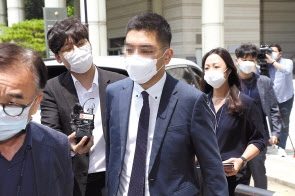 이모 전 채널A 기자가 지난해 7월 17일 구속 전 피의자 심문(영장실질심사)을 마치고 서울 서초구 서울중앙지법을 나서고 있다. [연합]