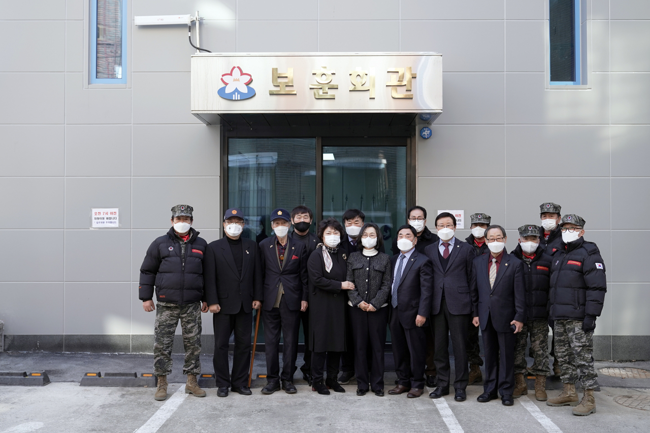 은수미 성남시장이 보훈회관 리모델링 개관을 축하했다.[성남시 제공]