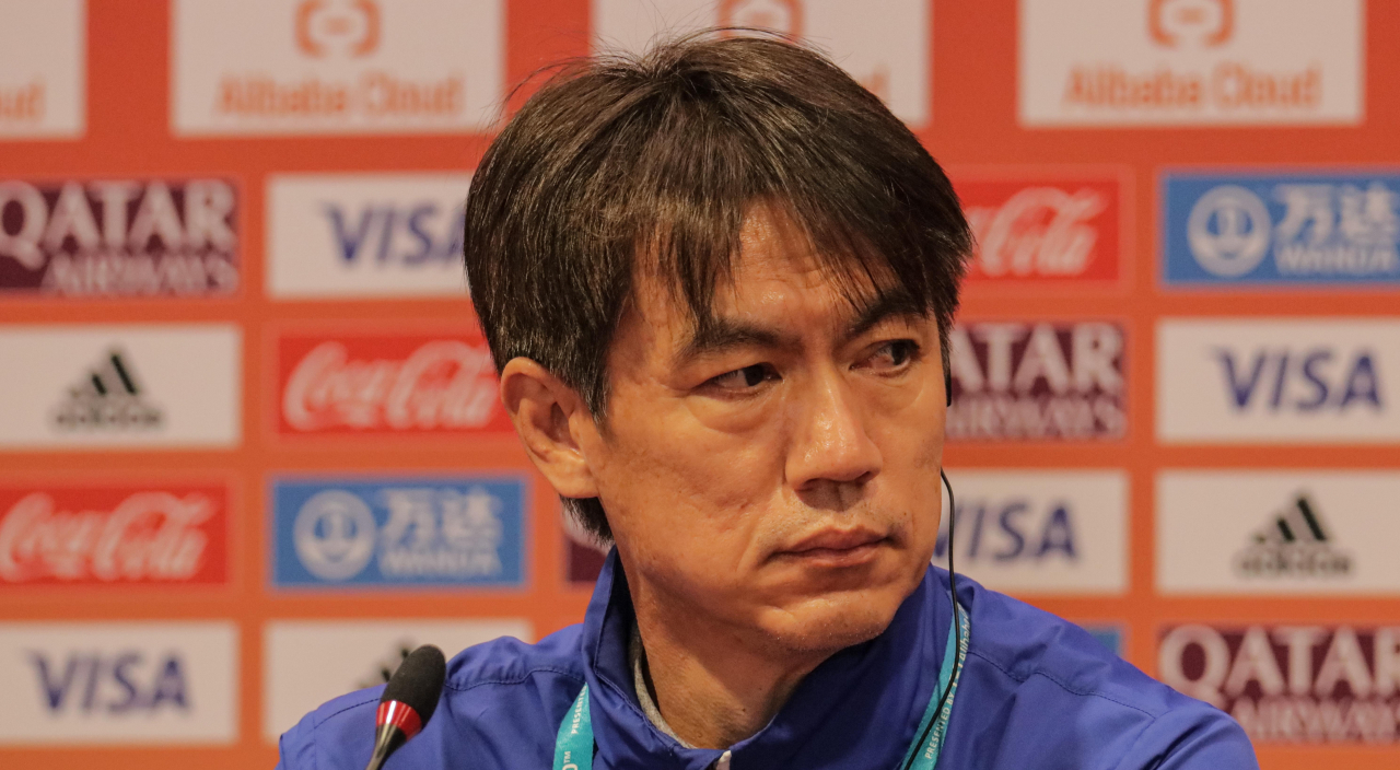 울산 현대 홍명보 감독이 3일 오후 온라인으로 열린 2020 국제축구연맹(FIFA) 클럽 월드컵 기자회견에서 취재진의 질문을 듣고 있다. [연합]