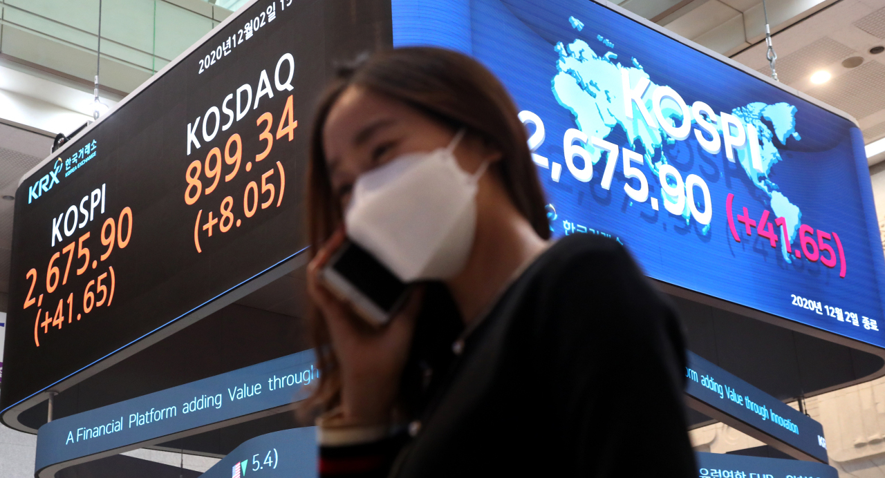 An electric board at the Korea Exchange’s Seoul office in Yeouido shows the closing of the Kospi and Kosdaq on Dec. 2. (KRX)