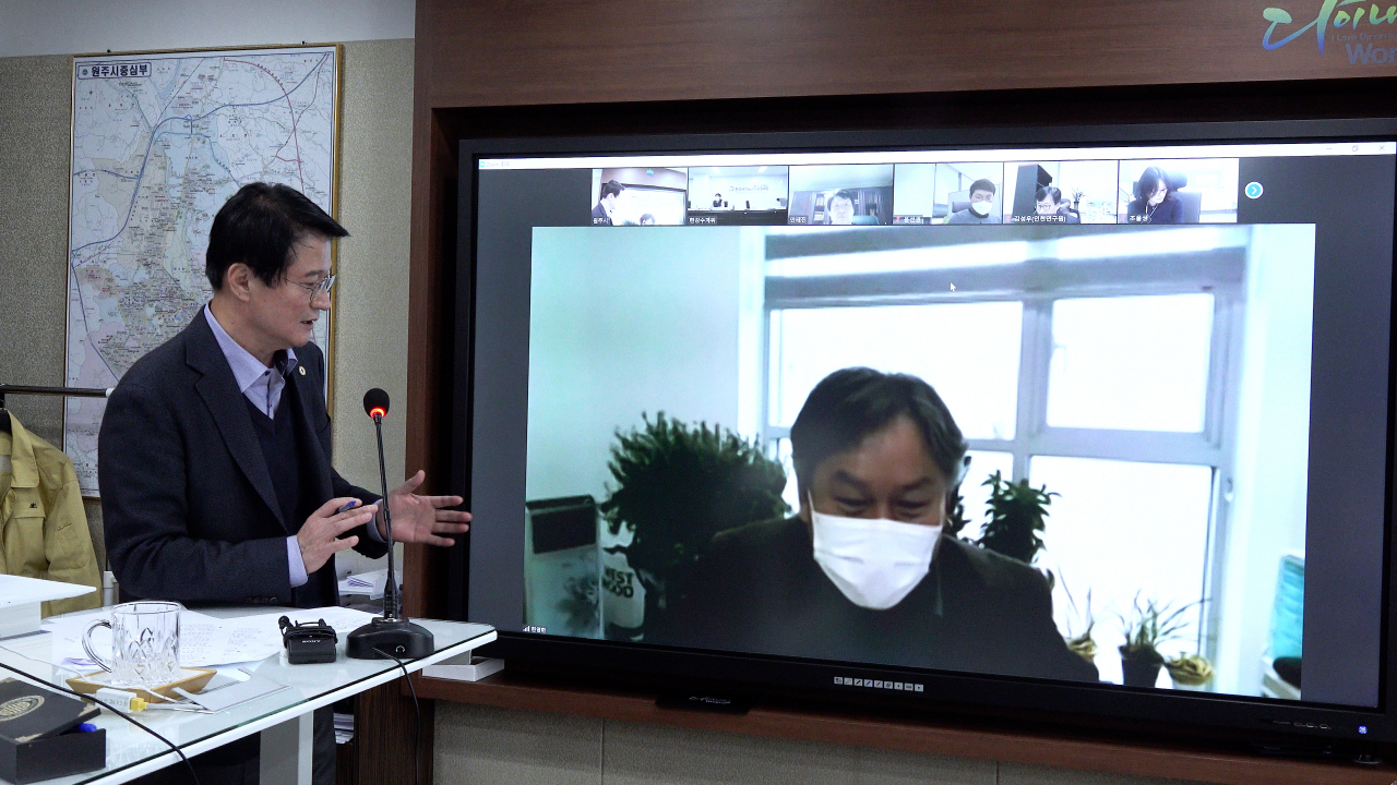 환경부 공모 첨단 그린스마트센터 건립사업 프리젠테이션하는 원창묵 원주시장. [원주시]