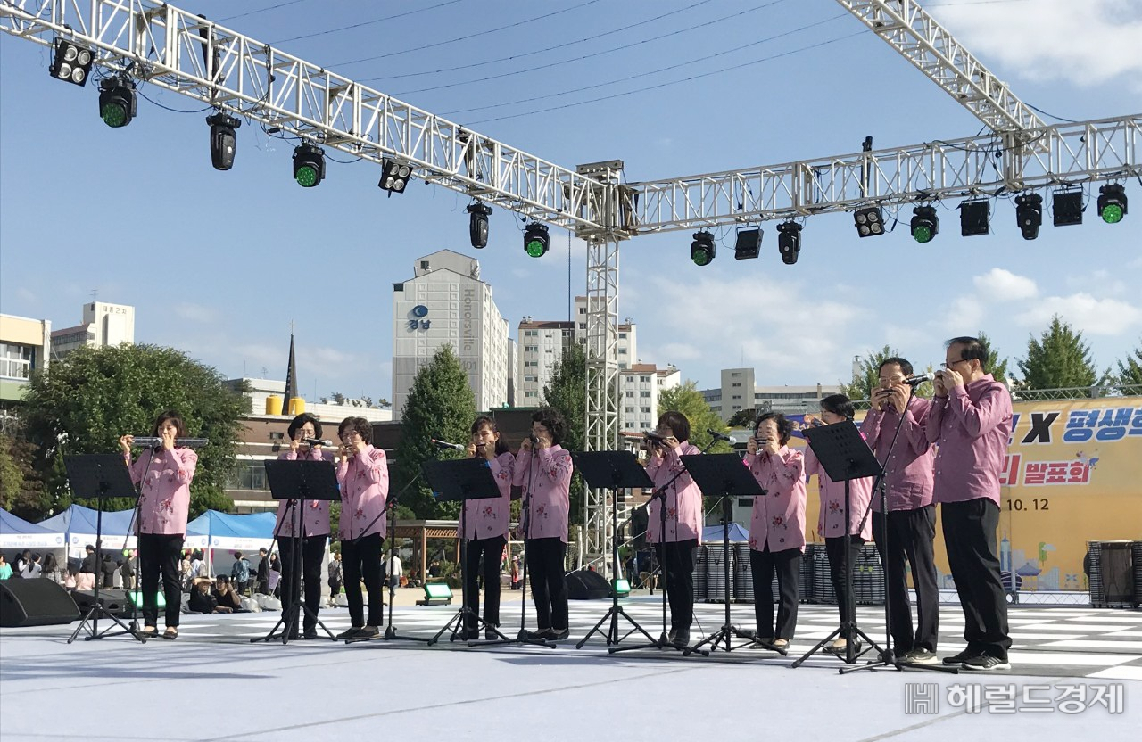 평생학습 우수동아리 발표회가 열리고 있는 모습. [구로구 제공]