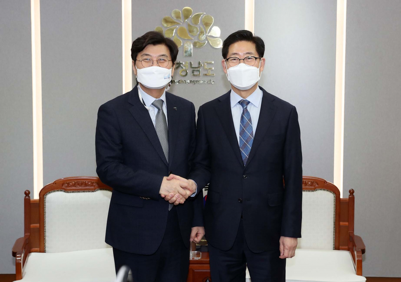 충남도와 세종시가 충청국가균형발전에 힘을 모은다. 사진은 지난 4일 충남도지사실에서 양승조 지사가 이춘희 세종시장을 접견하고 있다.