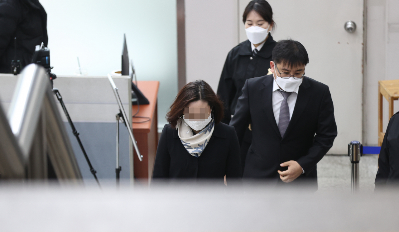 정경심 교수가 지난해 12월 1심 선고공판에 출석하고 있다. [연합]