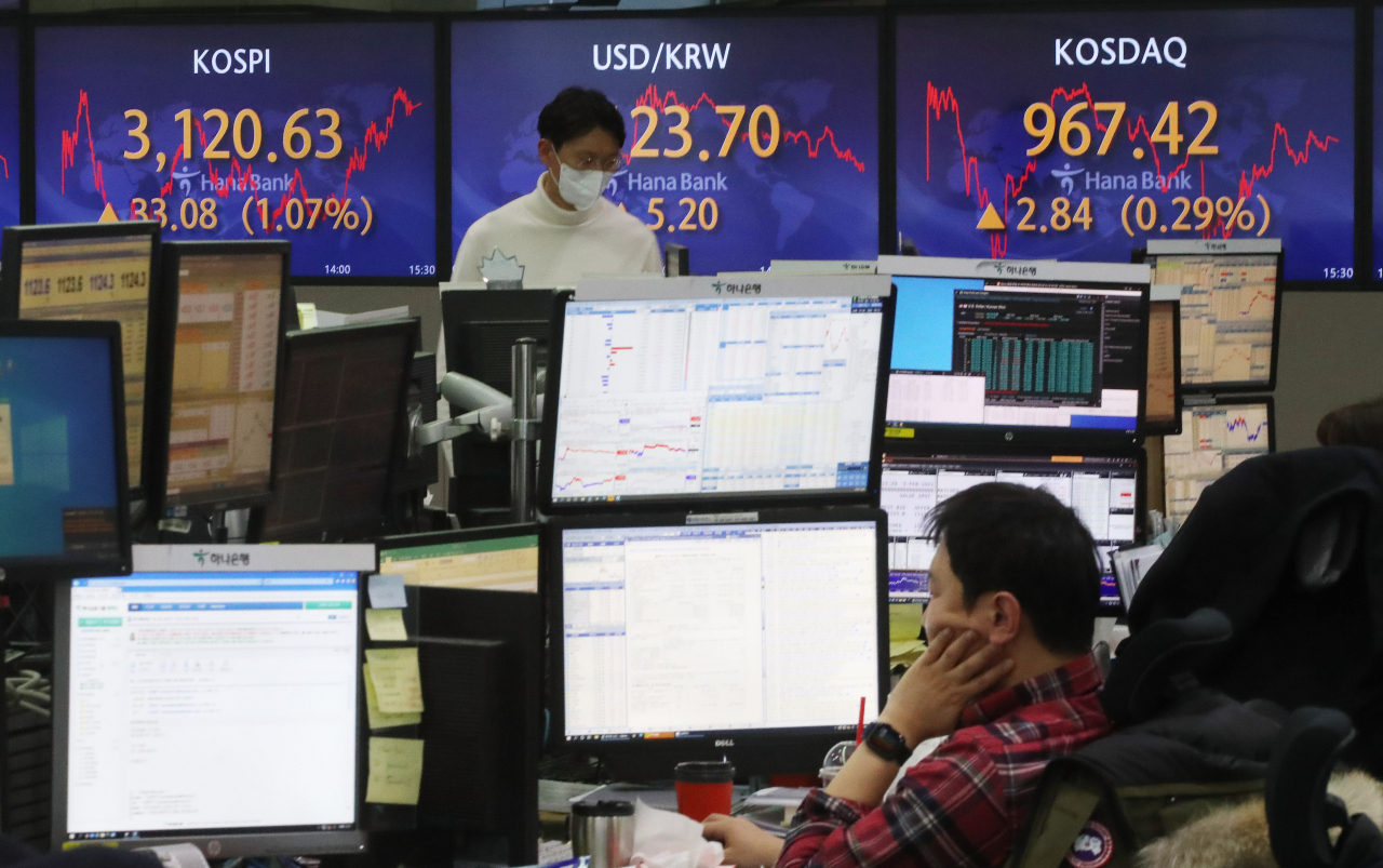 서울 중구 하나은행 본점 딜링룸. [연합]
