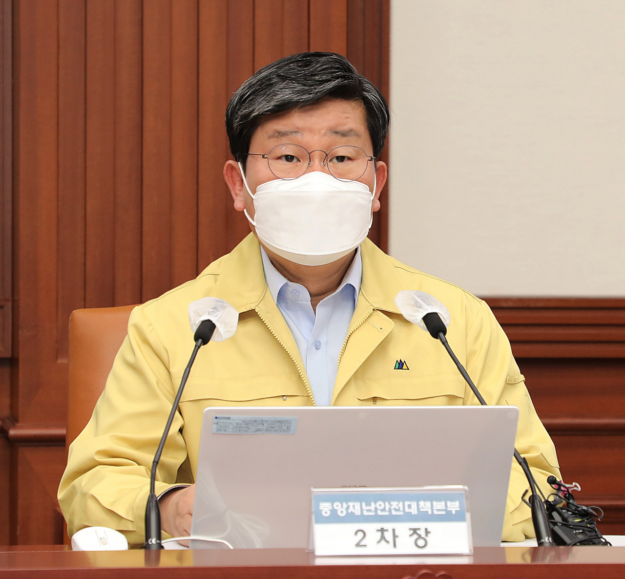 전해철 중앙재난대책본부 제2차장(행정안전부 장관)이 7일 오후 정부서울청사에서 '코로나19 대응 중대본' 에서 모두발언을 하고 있다.［행정안전부 제공］