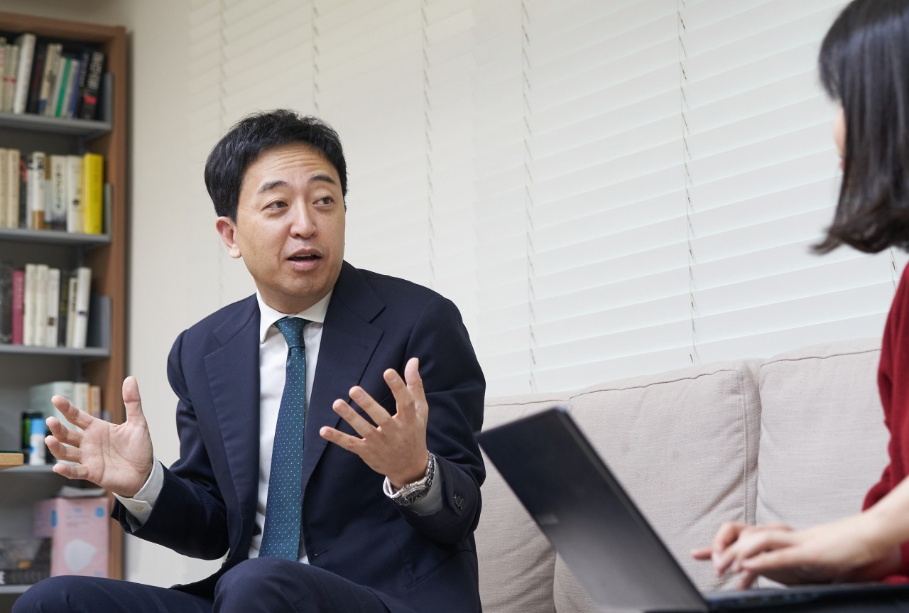 서울시장 보궐선거에 도전하는 금태섭 전 의원이 7일 서울 용산구 자신의 사무실에서 헤럴드경제와 인터뷰를 하고 있다. [금태섭 캠프 제공]