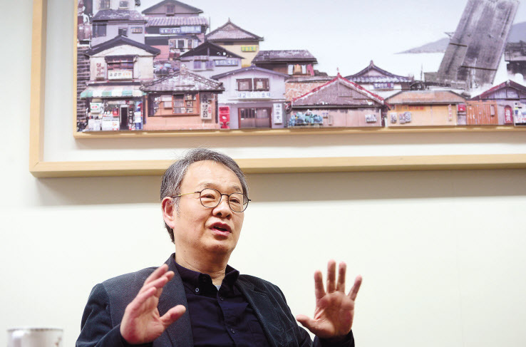 박인석 국가건축정책위원회 위원장은 헤럴드경제와의 인터뷰에서 아파트 단지의 폐쇄성을 지적했다. 3기 신도시를 통해 울타리 안에 모든 것을 갖춘 단지가 아니더라도 좋은 거주공간이 될 수 있다는 사실을 국민에게 알려야 한다고 강조했다.  이상섭 기자
