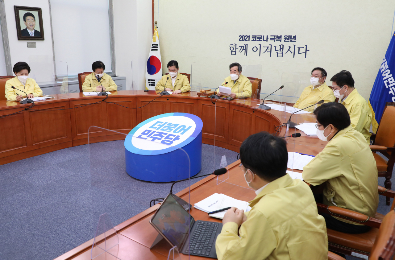 이낙연 더불어민주당 대표가 8일 서울 여의도 국회에서 열린 최고위원회의에서 발언하고 있다. 이상섭 기자
