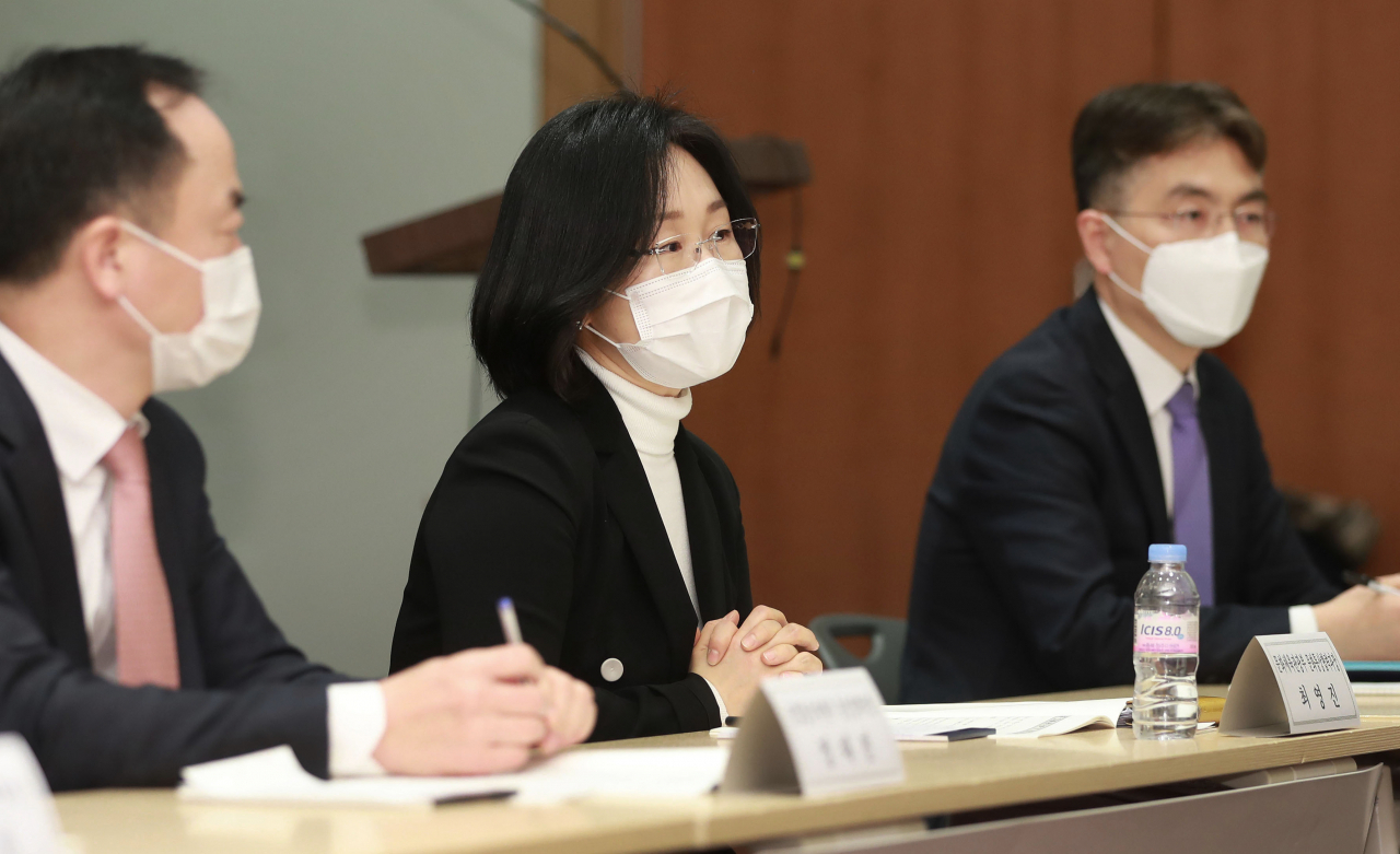 8일 서울 강남구 코엑스에서 열린 민관 합동 디지털 통상 전략 특별전담팀 출범회의에서 문화체육관광부 최영진(가운데) 문화통상협력과장이 발언하고 있다. [산업부 제공]