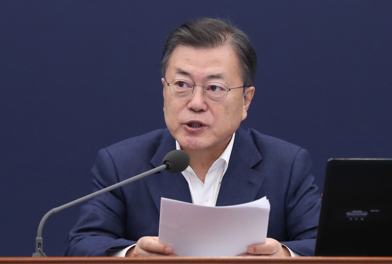 문재인 대통령이 8일 오후 청와대에서 열린 수석·보좌관 회의에서 발언을 하고 있다. [연합]