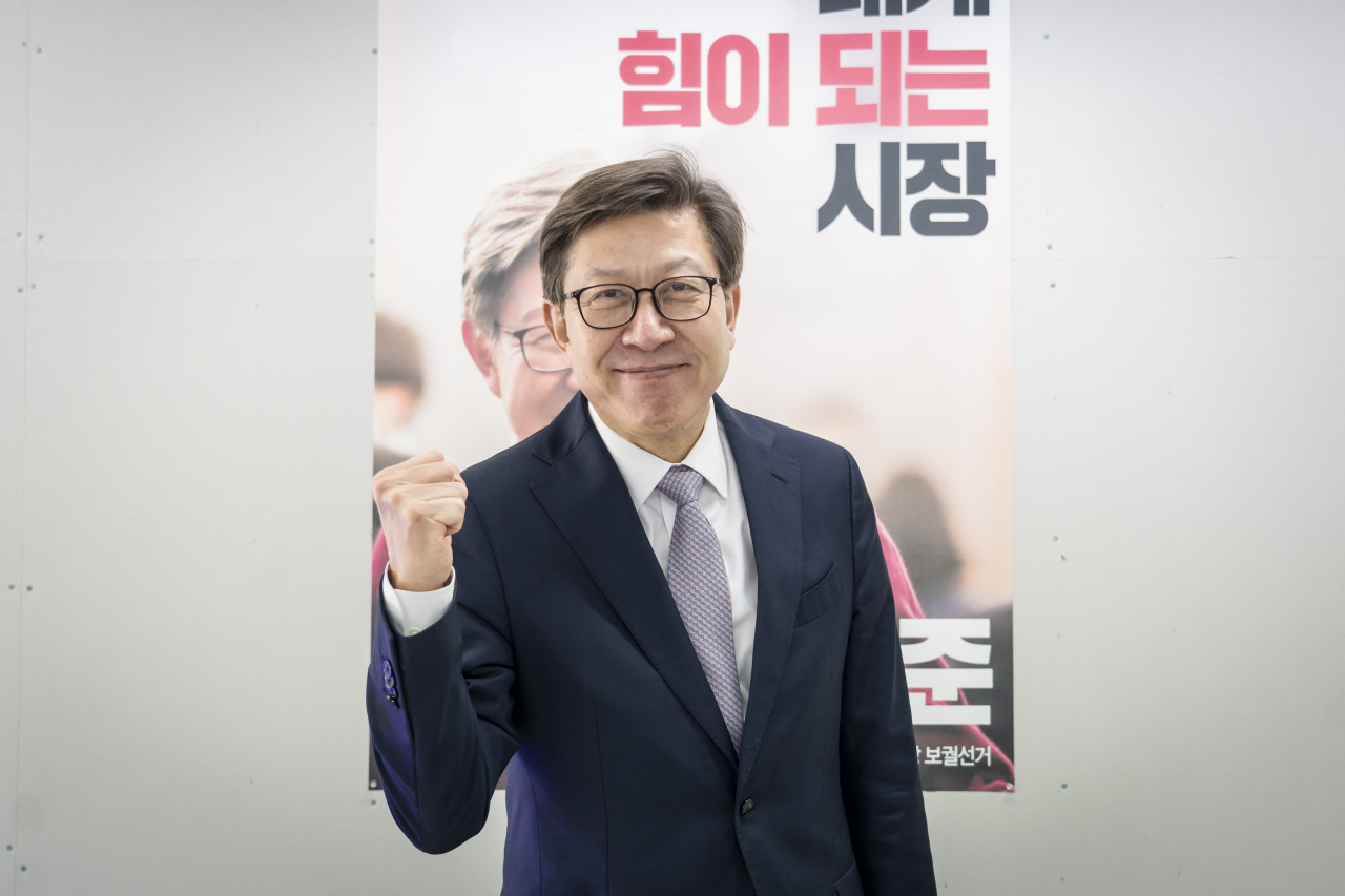 박형준 국민의힘 부산시장 예비후보가 지난 3일 부산 부산진구 선거사무실에서 헤럴드경제와 인터뷰를 하고 있다. [박형준 캠프 제공]